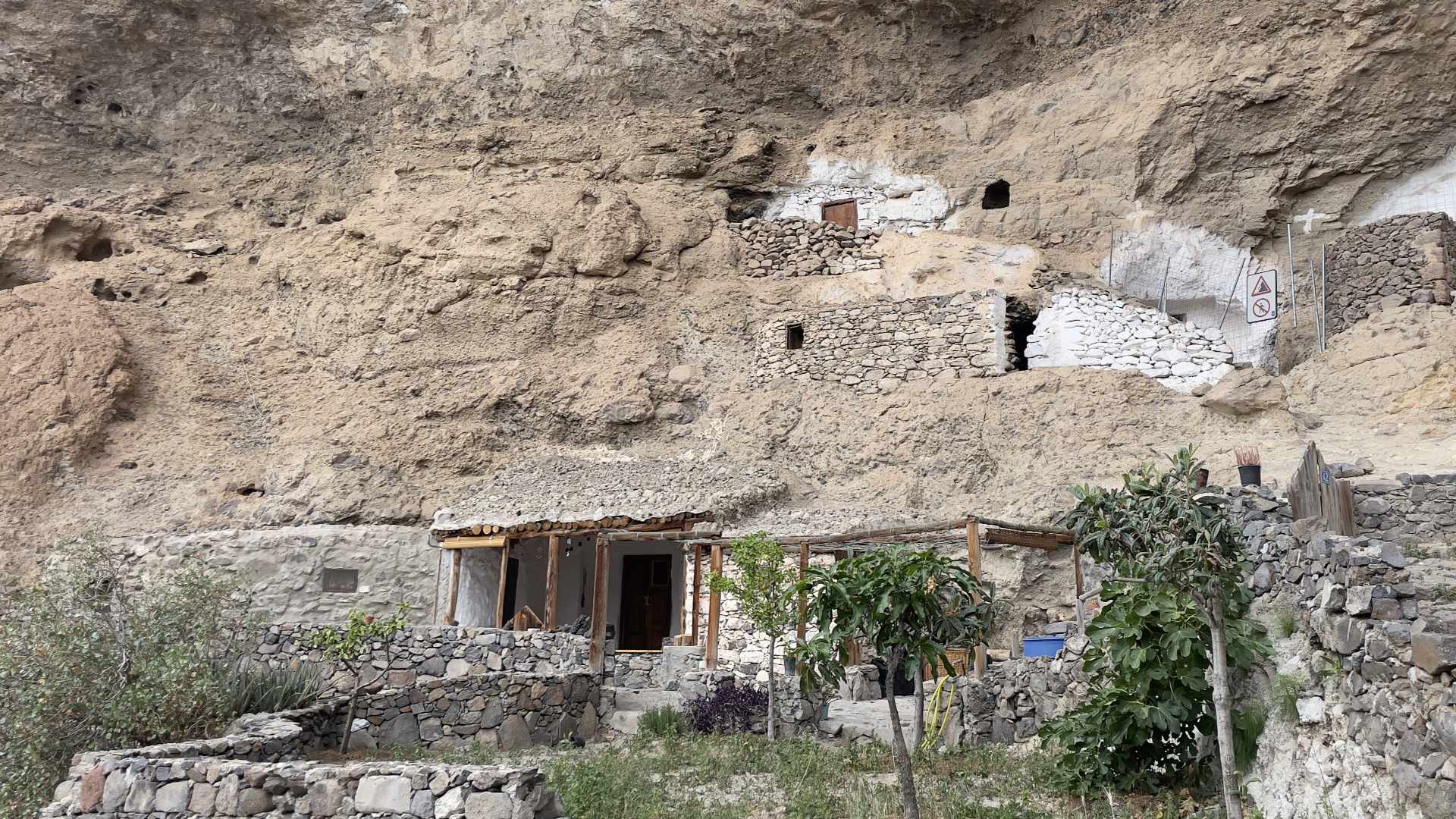 Acusa Seca - eine iedlung mit Wohnhöhlen in der Nähe von Artenara